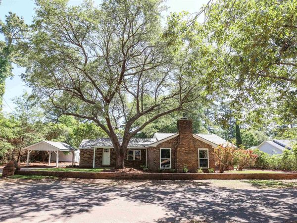 4271 McLamb Ave., Little River, SC 29566