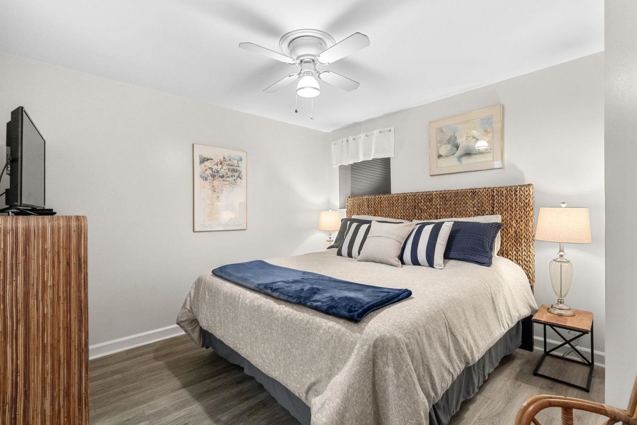 1620 N Waccamaw Dr. Photo 29