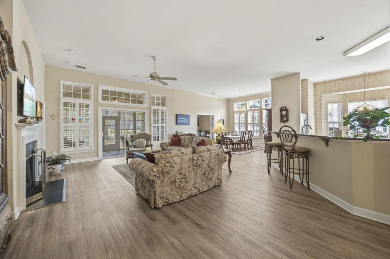 4542 Firethorne Dr. Photo 5