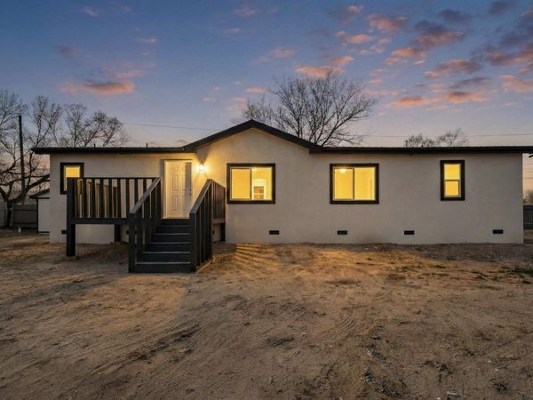 23 Lakeview Street , Los Lunas, NM 87031