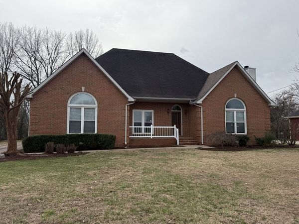 135 Lakepointe Rd , La Vergne, TN 37086
