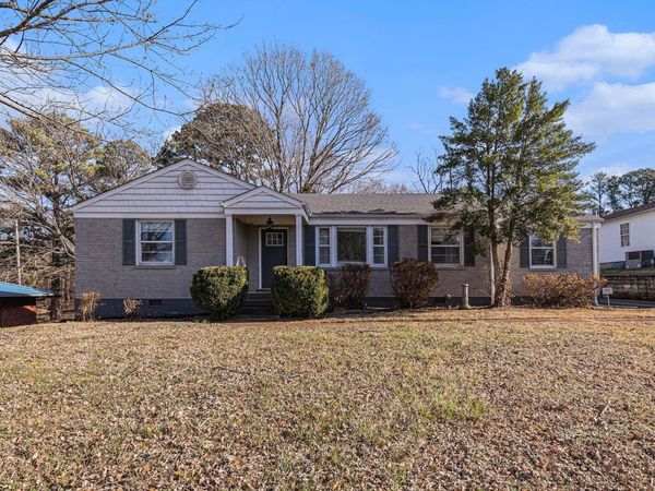 1662 Valley Rd , Clarksville, TN 37043