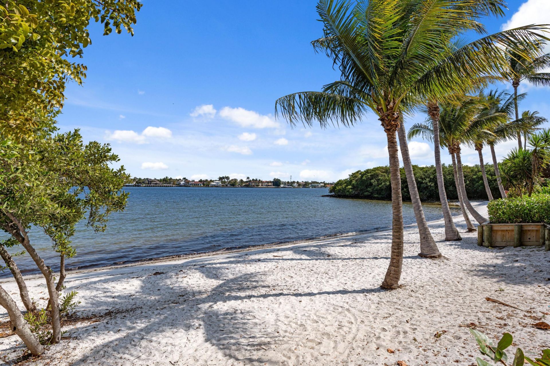 16 Via Lago, Boynton Beach, FL 33435 Photo