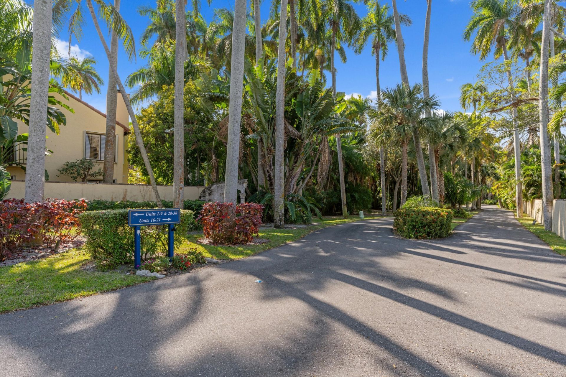 16 Via Lago, Boynton Beach, FL 33435 Photo