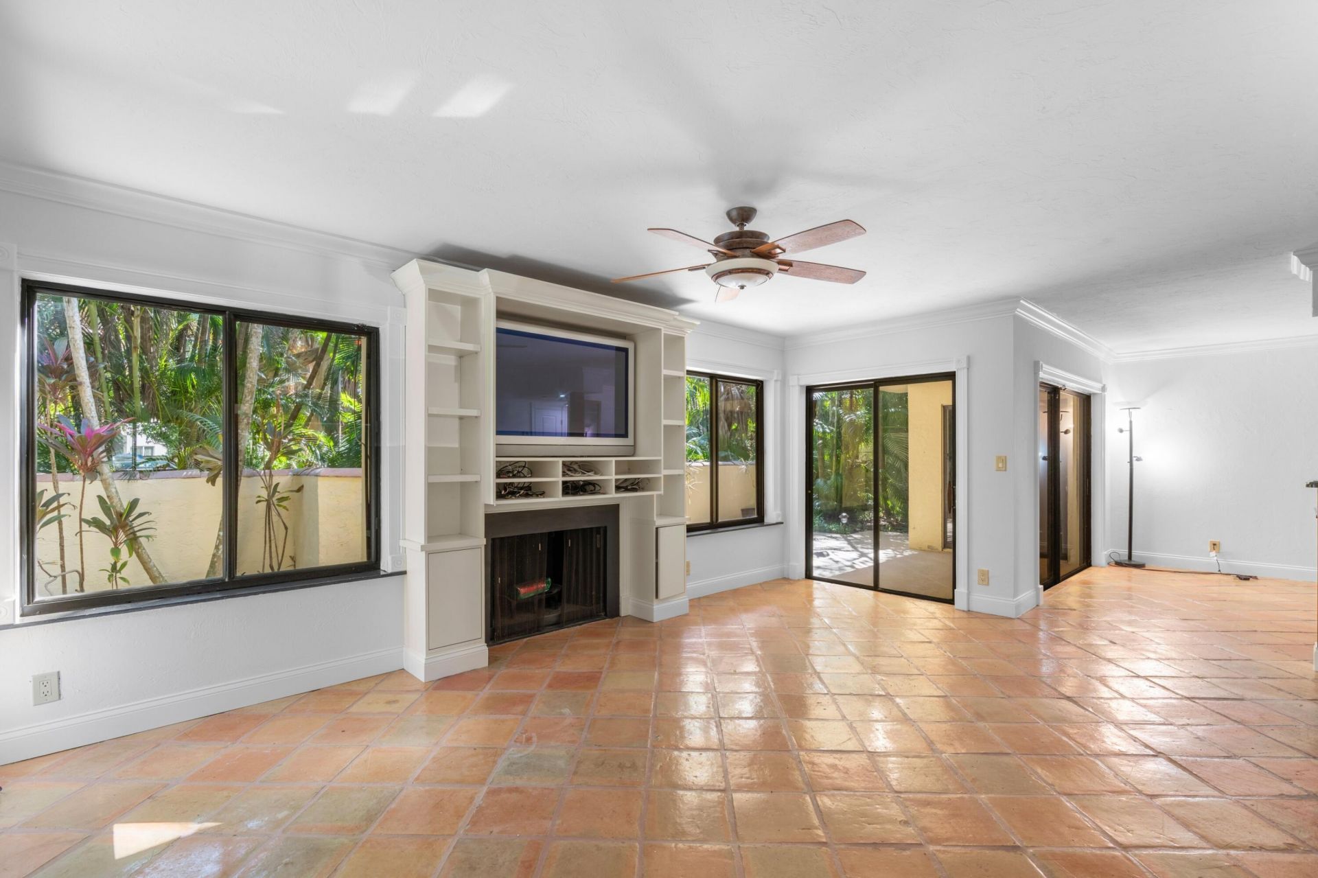 16 Via Lago, Boynton Beach, FL 33435 Photo