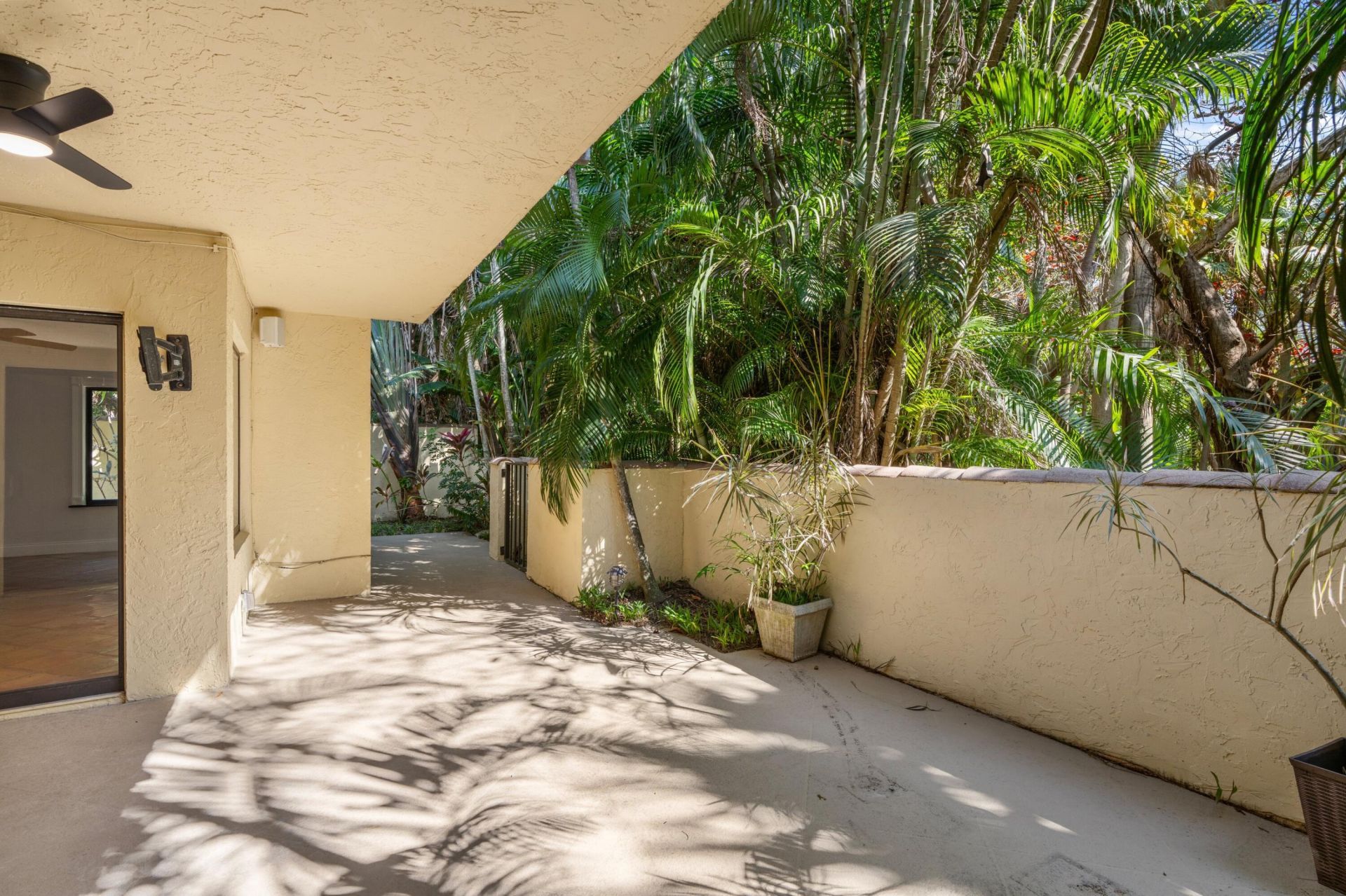 16 Via Lago, Boynton Beach, FL 33435 Photo