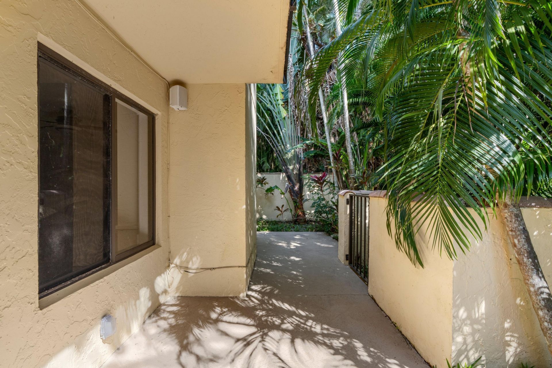 16 Via Lago, Boynton Beach, FL 33435 Photo