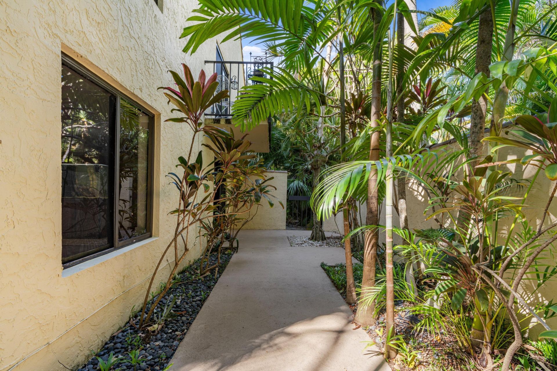 16 Via Lago, Boynton Beach, FL 33435 Photo