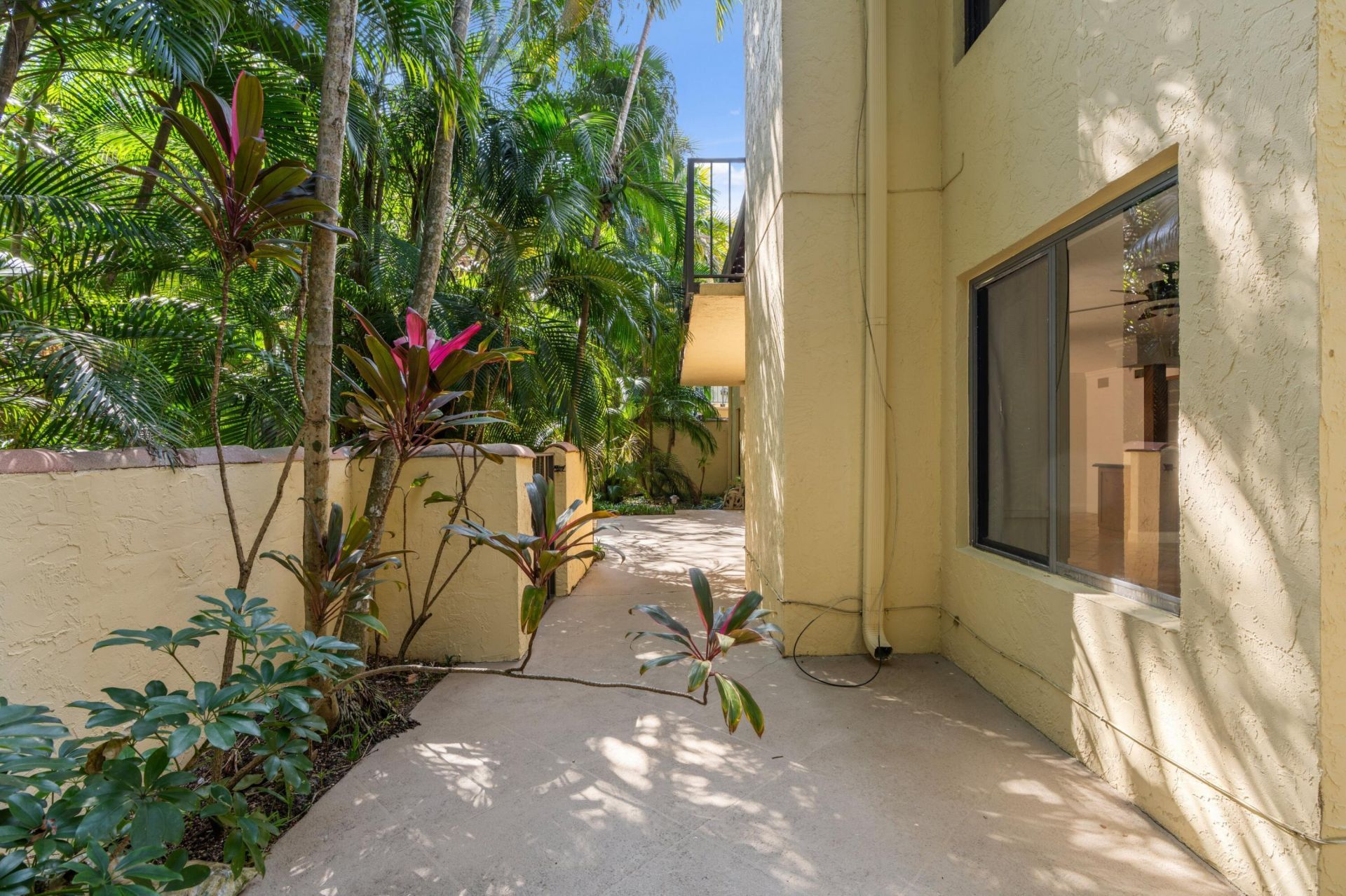 16 Via Lago, Boynton Beach, FL 33435 Photo