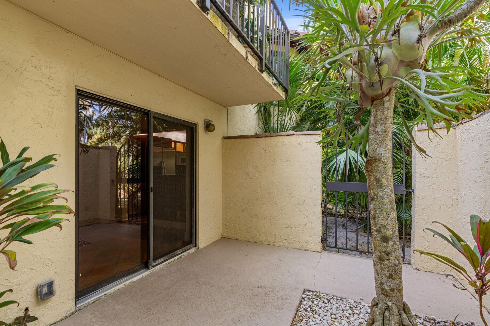 16 Via Lago, Boynton Beach, FL 33435 Photo