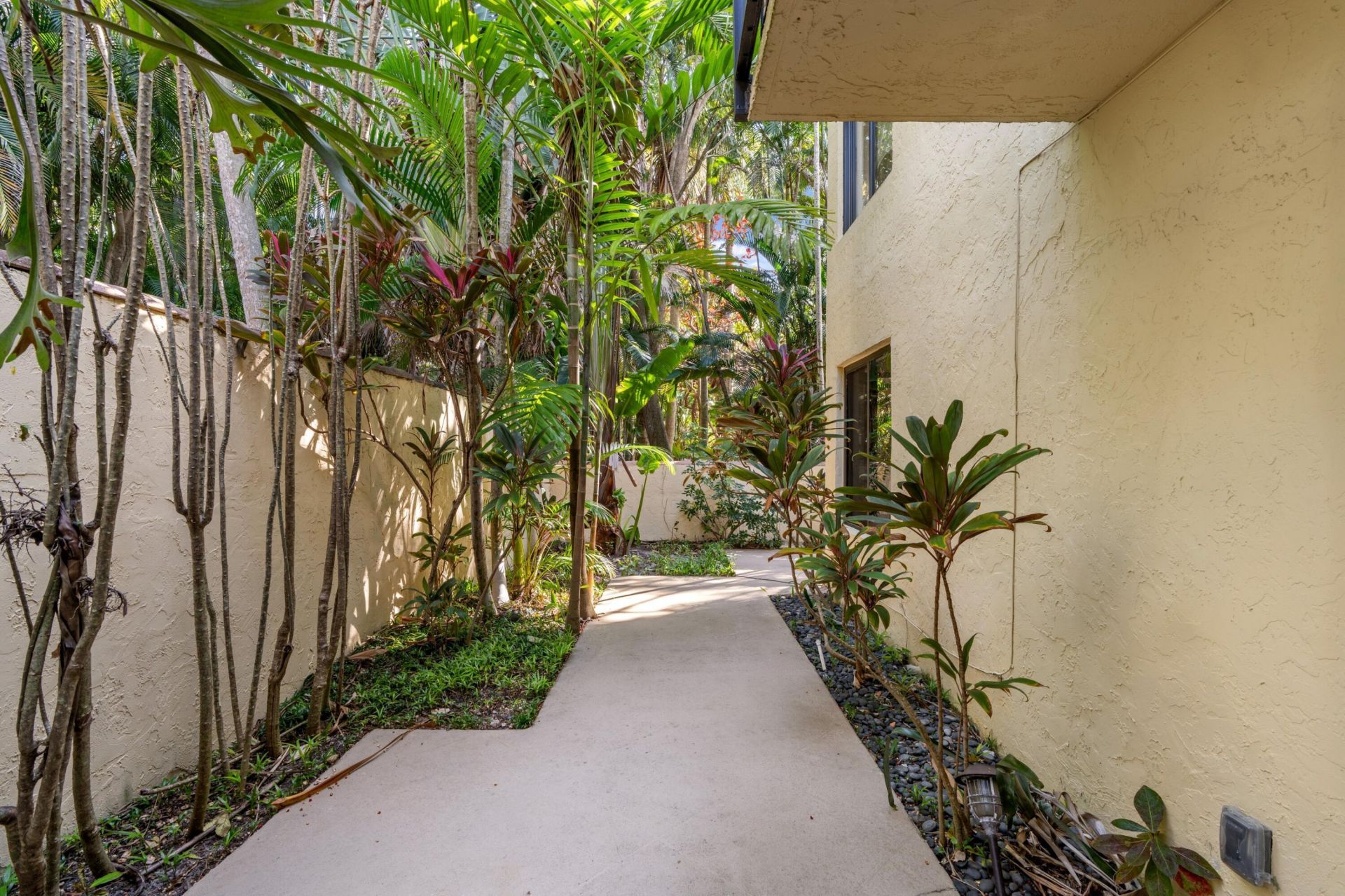 16 Via Lago, Boynton Beach, FL 33435 Photo