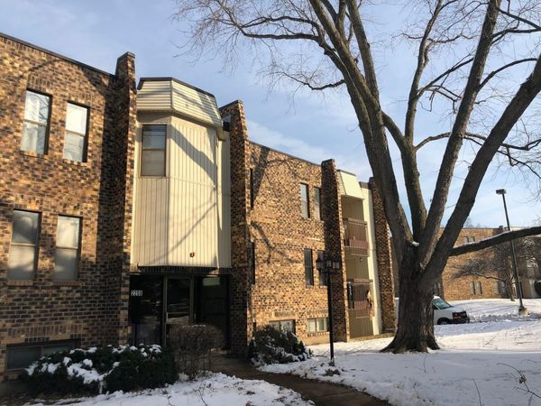 2208 Country Club Drive, Unit 3, Woodridge, IL 60517