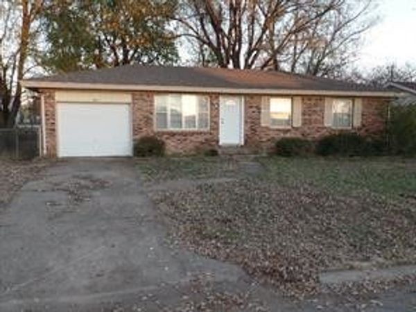 987 Eastgate Street , Siloam Springs, AR 72761