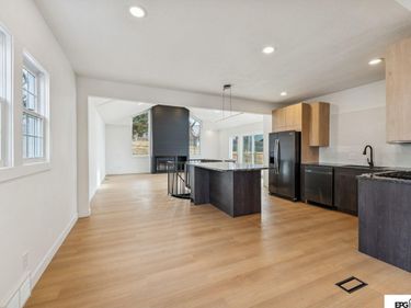 2109 S 61st Avenue, Omaha, NE 68106