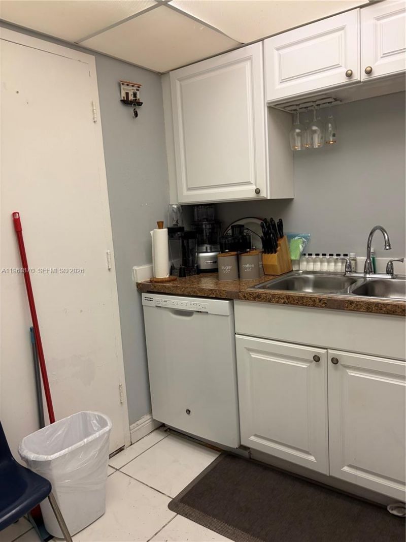 1913 S Ocean Dr, Unit 109, Hallandale Beach, FL 33009 Photo