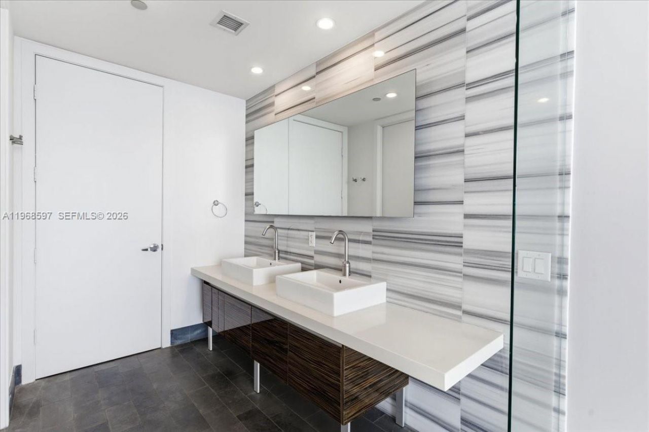 1100 Biscayne Blvd, Unit 2702, Miami, FL 33132 Photo