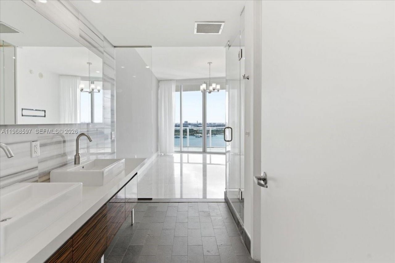 1100 Biscayne Blvd, Unit 2702, Miami, FL 33132 Photo