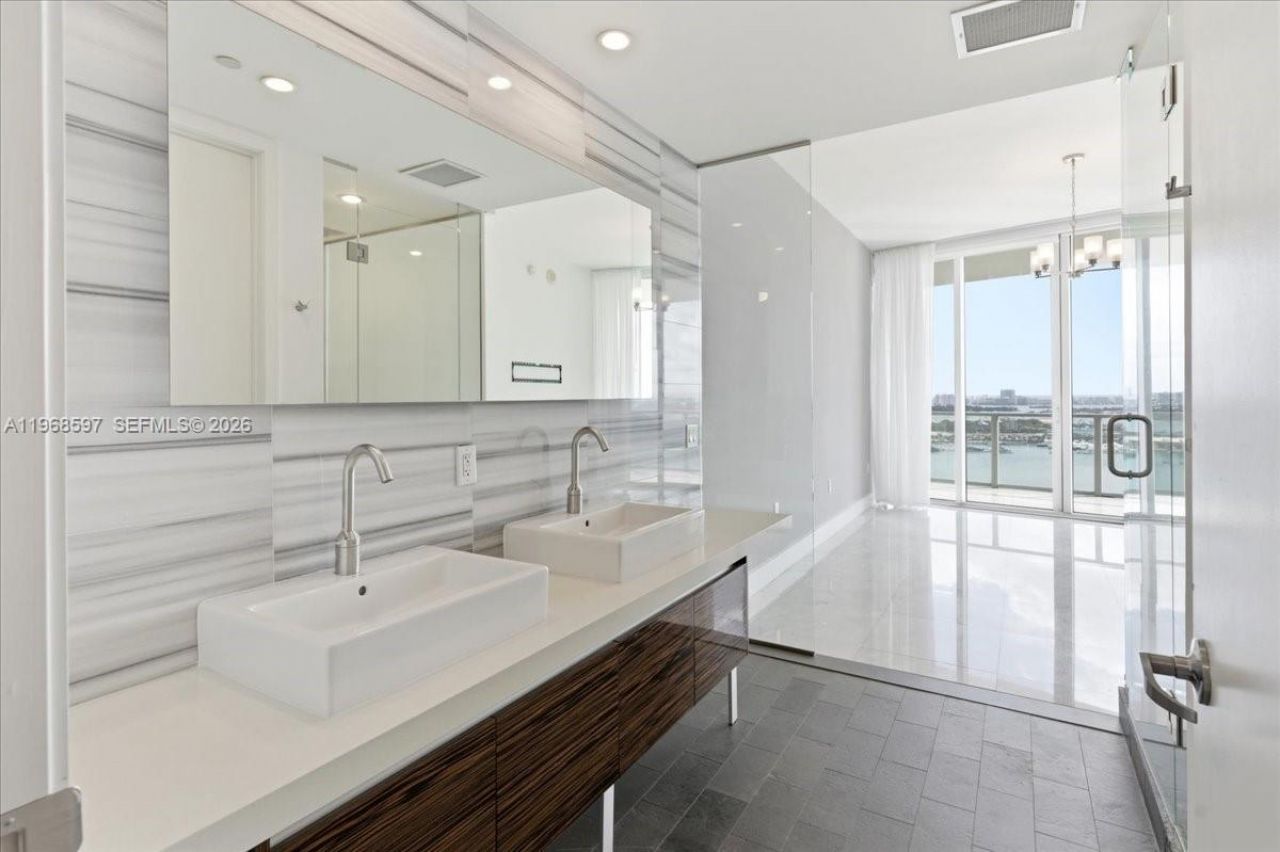 1100 Biscayne Blvd, Unit 2702, Miami, FL 33132 Photo