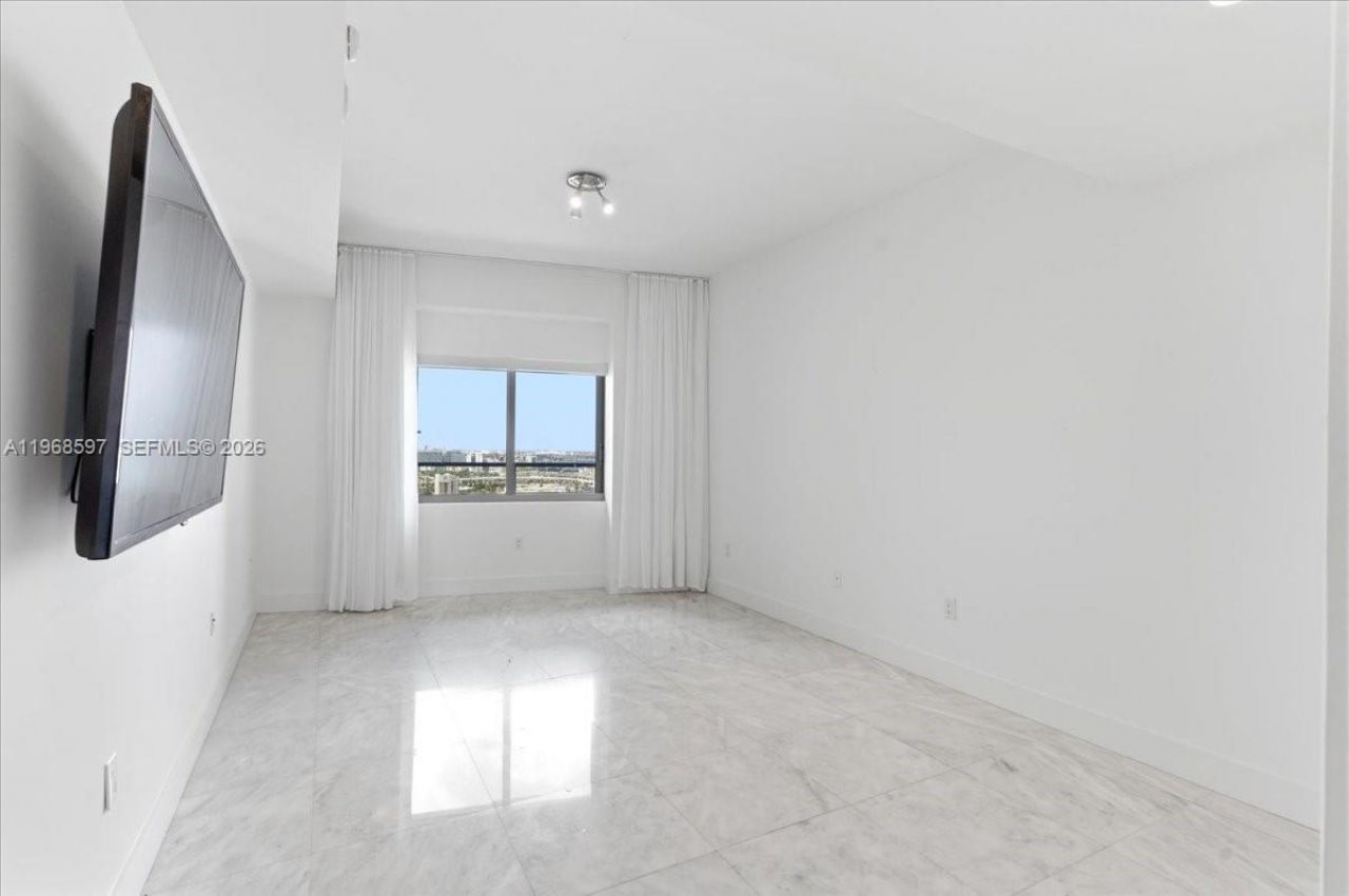1100 Biscayne Blvd, Unit 2702, Miami, FL 33132 Photo
