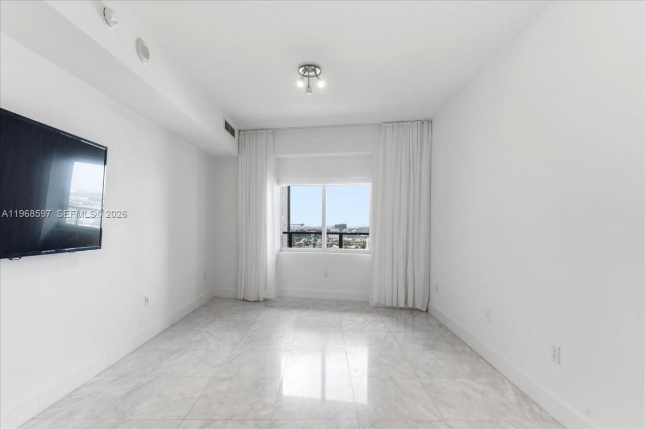 1100 Biscayne Blvd, Unit 2702, Miami, FL 33132 Photo