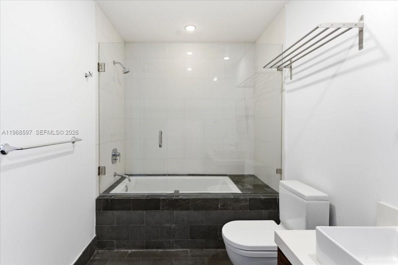 1100 Biscayne Blvd, Unit 2702, Miami, FL 33132 Photo