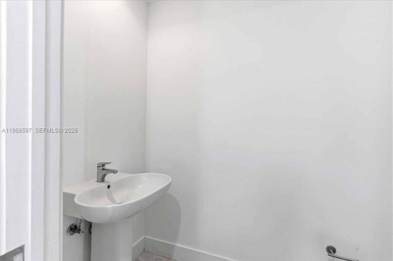 1100 Biscayne Blvd, Unit 2702, Miami, FL 33132 Photo