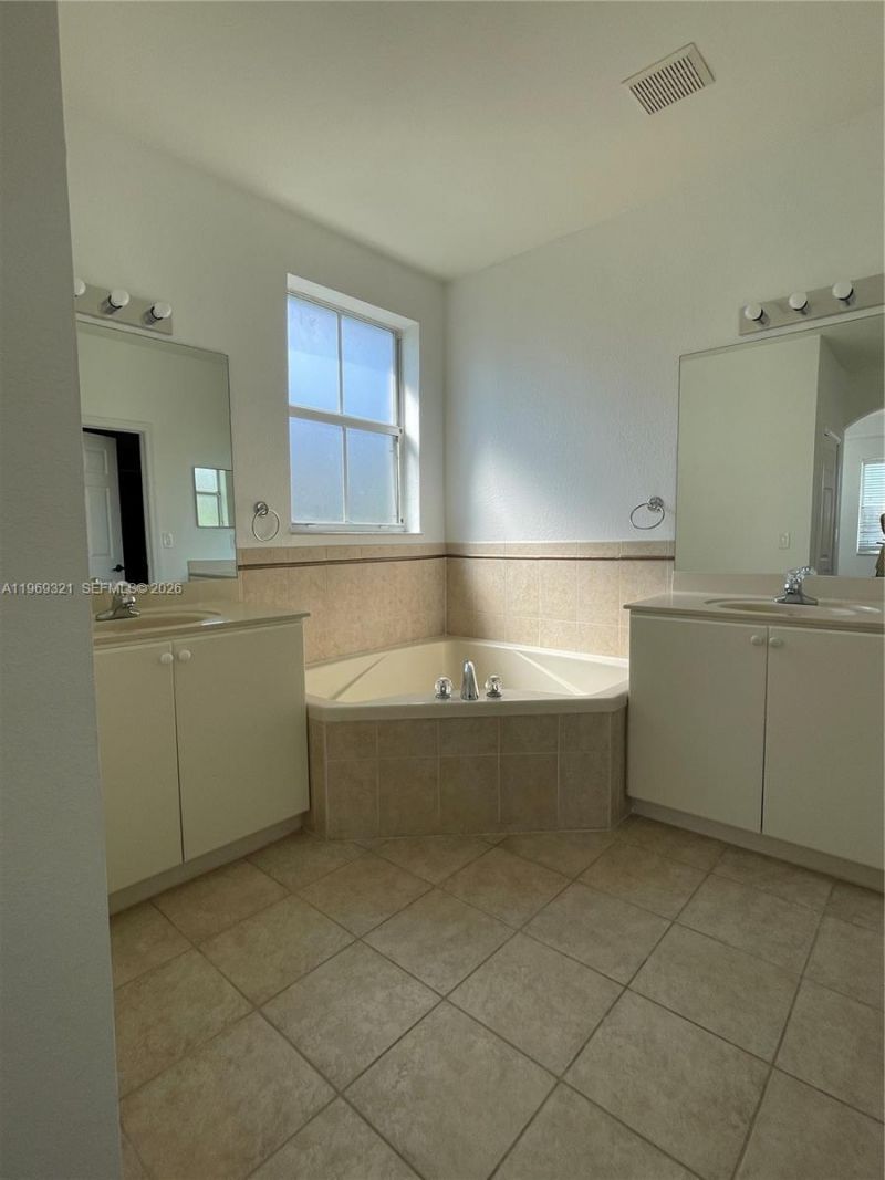 10844 NW 84th St, Doral, FL 33178 Photo