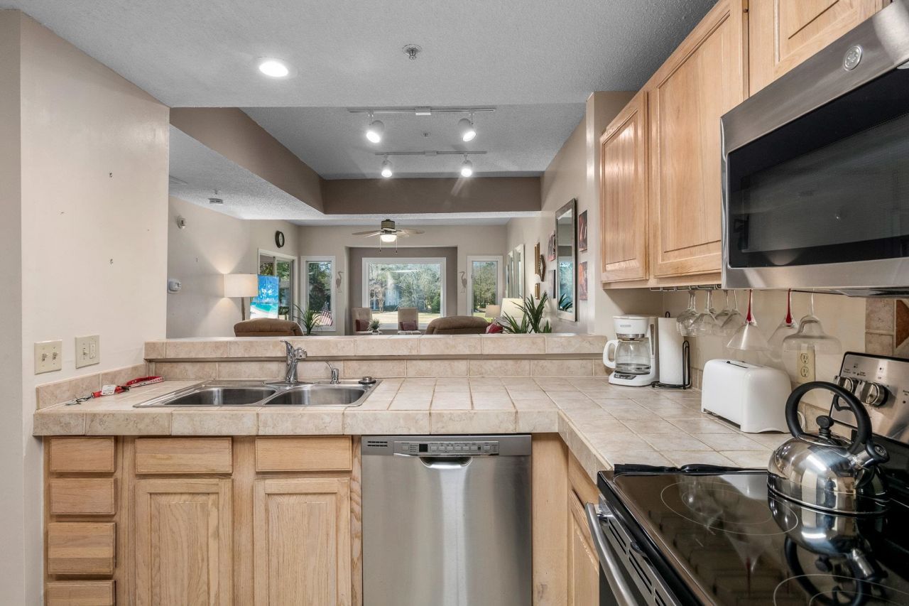 1550 Spinnaker Dr. Photo 10