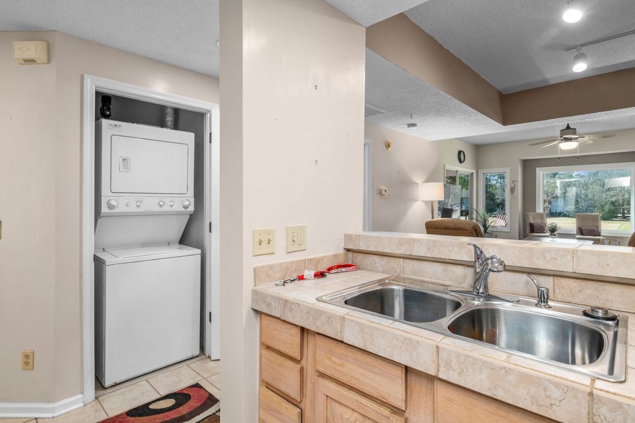 1550 Spinnaker Dr. Photo 11