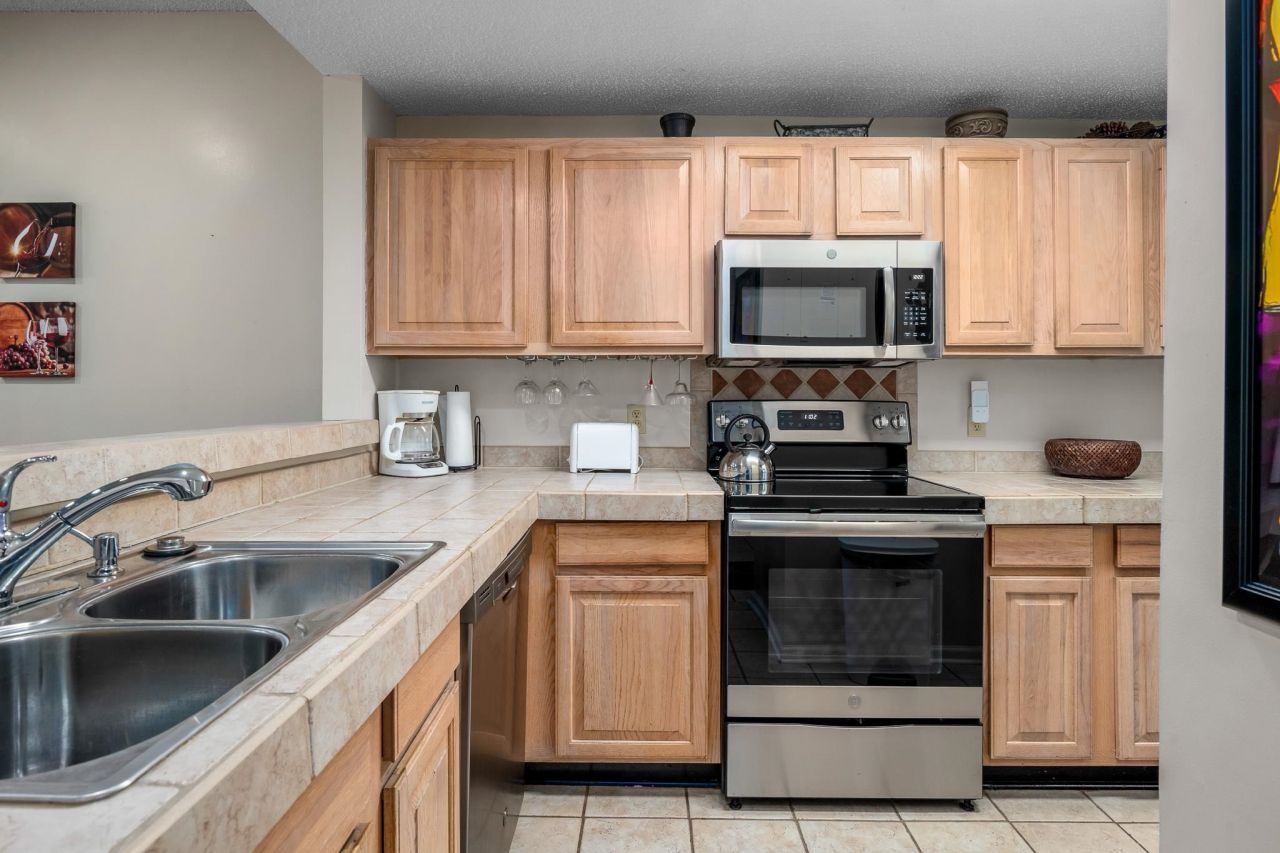 1550 Spinnaker Dr. Photo 9