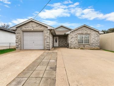 1035 N Ravinia Drive, Dallas, TX 75211