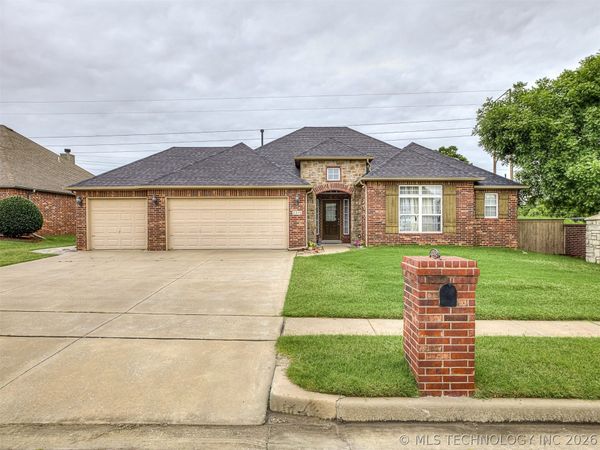 2312 E Queens Street, Broken Arrow, OK 74012
