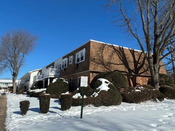 126 Hemlock Drive , Unit 3a, Bay Shore, NY 11706