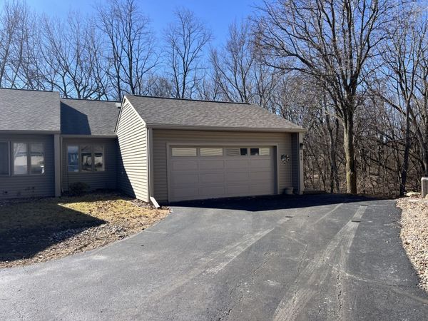 466 44th Ave Court, Unit 17, East Moline, IL 61244