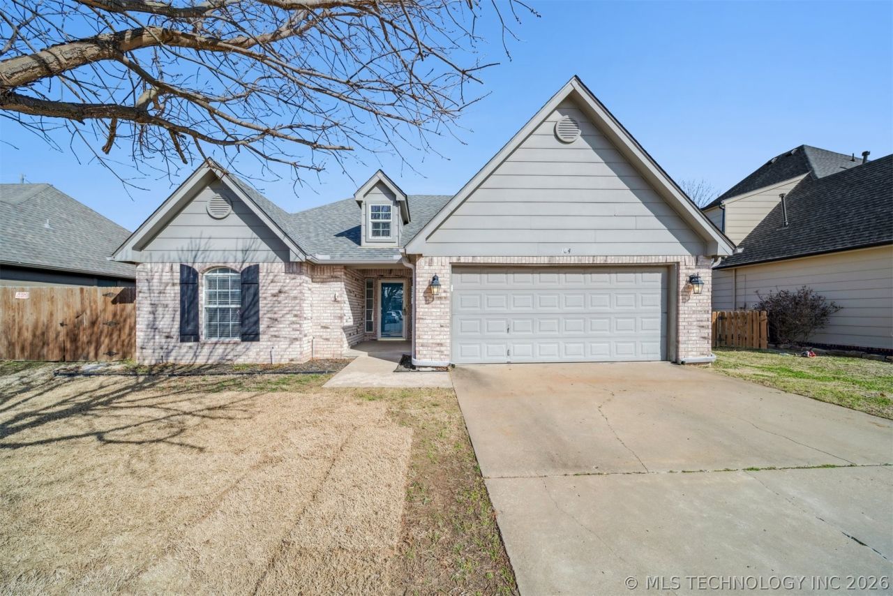 104 E Kansas Street, Broken Arrow, OK 74012 Main Photo