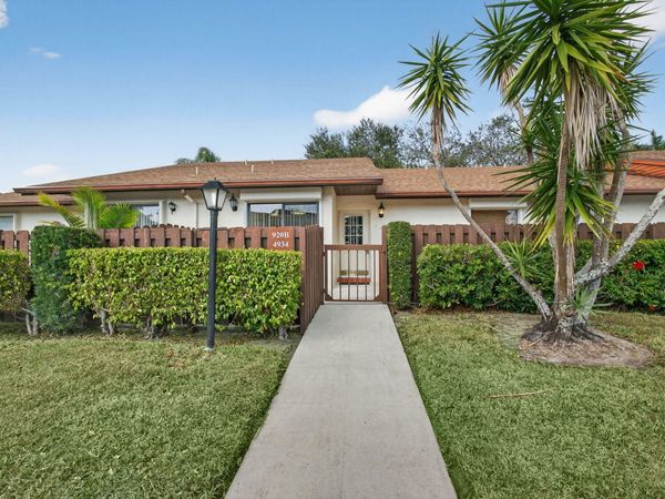 4934 Sable Pine Circle, Unit B, West Palm Beach, FL 33417