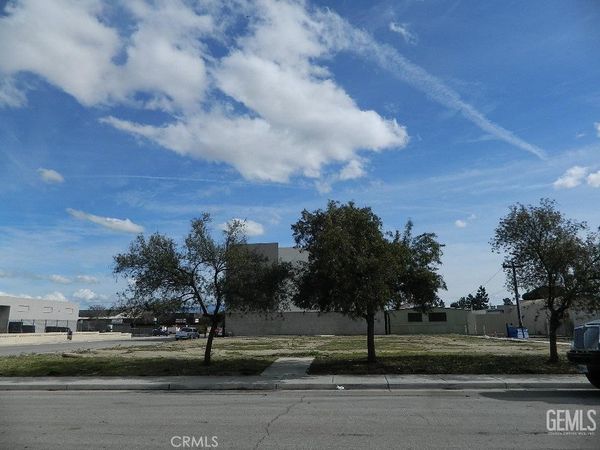 2116 P, Bakersfield, CA 93301