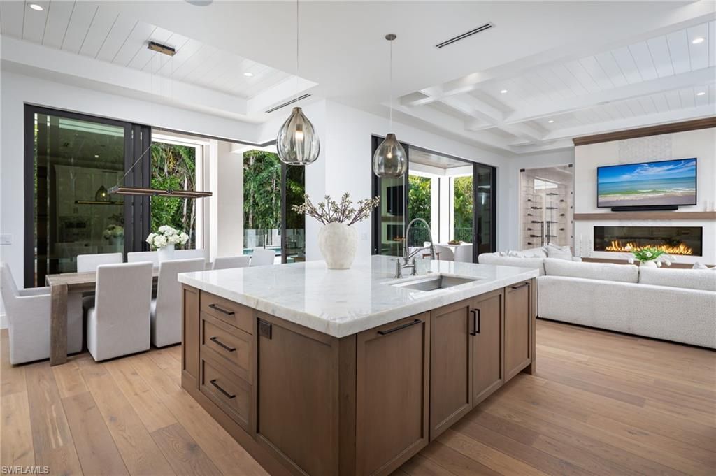 3636 Crayton Rd, Naples, FL 34103 Photo