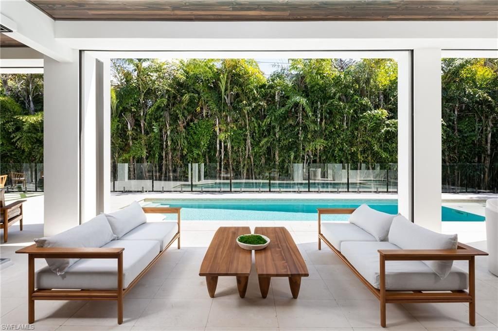 3636 Crayton Rd, Naples, FL 34103 Photo