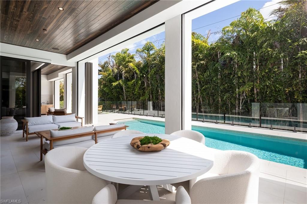 3636 Crayton Rd, Naples, FL 34103 Photo