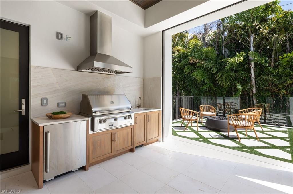 3636 Crayton Rd, Naples, FL 34103 Photo