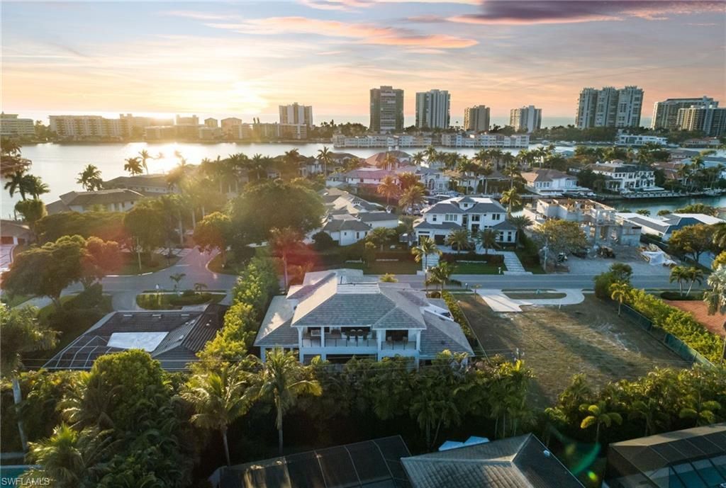 3636 Crayton Rd, Naples, FL 34103 Photo