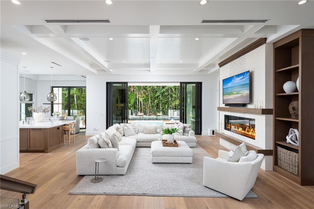 3636 Crayton Rd, Naples, FL 34103 Photo