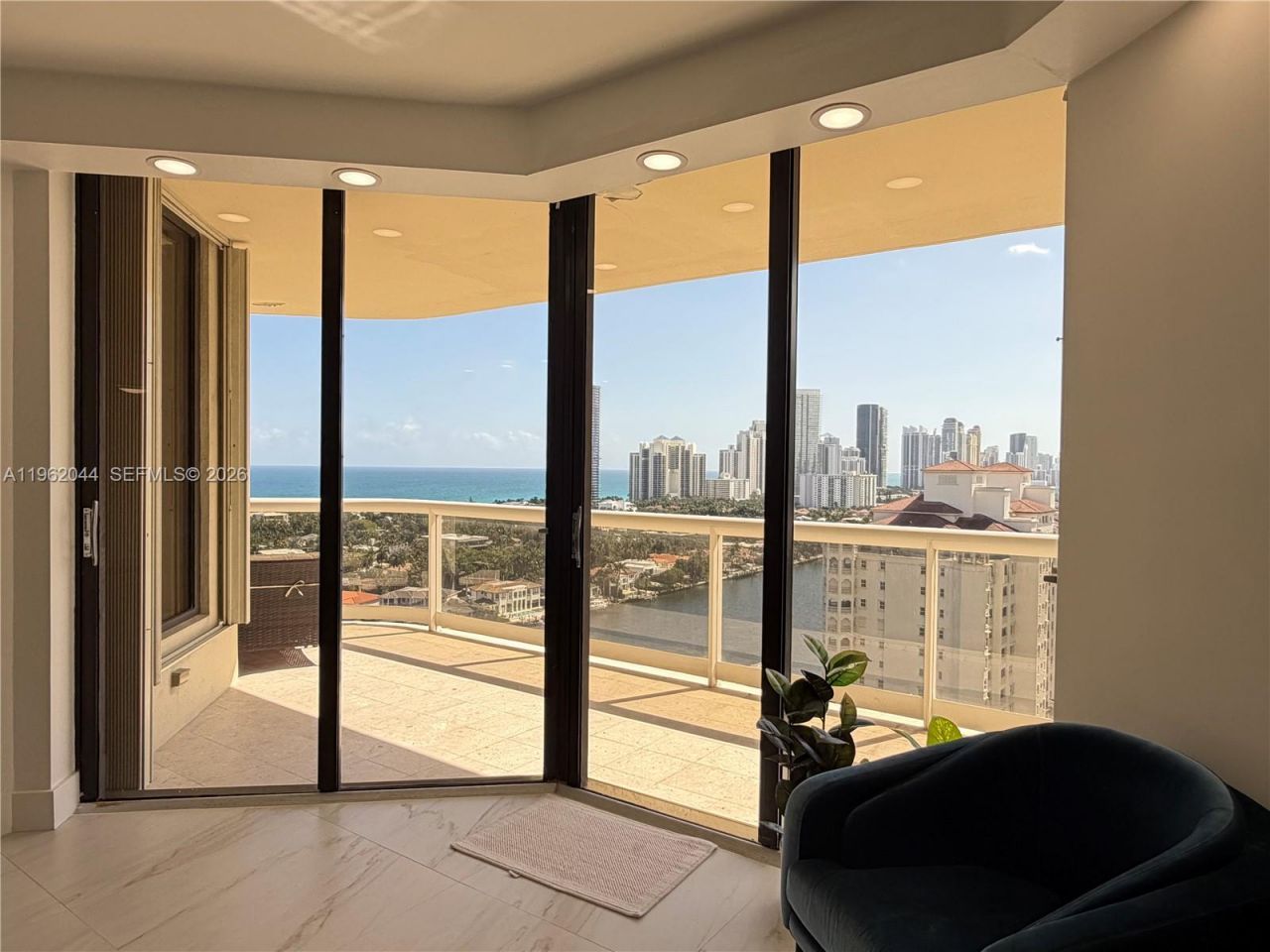 20191 E Country Club Dr, Unit 2009, Aventura, FL 33180 Photo