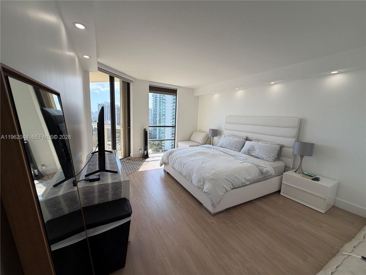 20191 E Country Club Dr, Unit 2009, Aventura, FL 33180 Photo