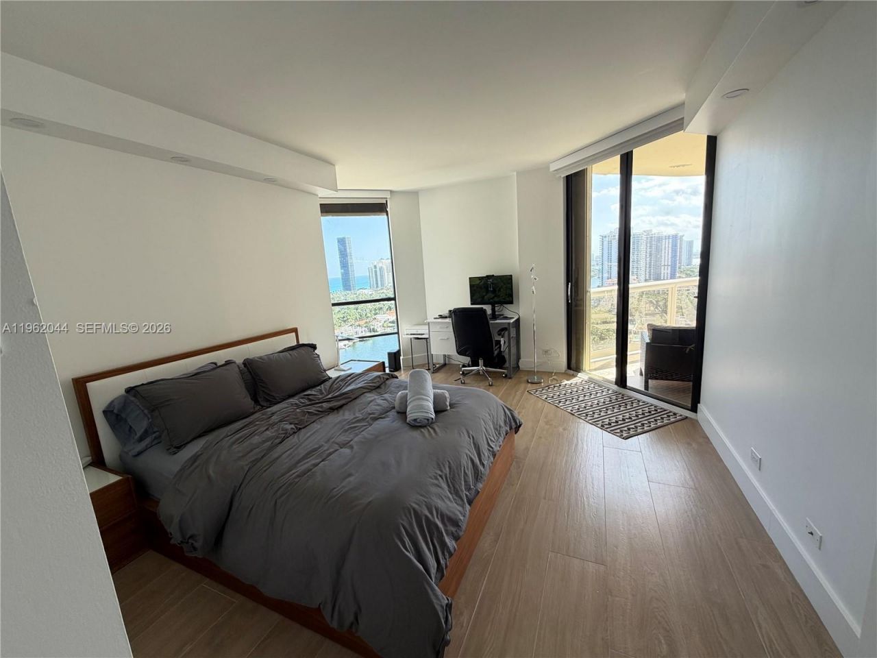 20191 E Country Club Dr, Unit 2009, Aventura, FL 33180 Photo