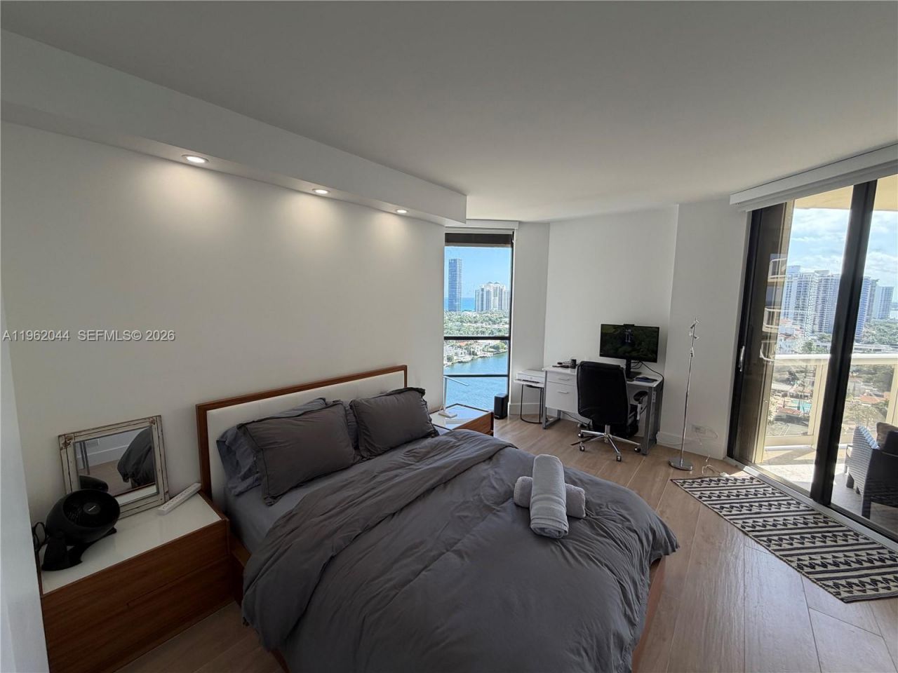 20191 E Country Club Dr, Unit 2009, Aventura, FL 33180 Photo