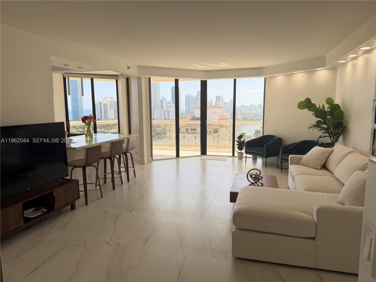 20191 E Country Club Dr, Unit 2009, Aventura, FL 33180 Photo