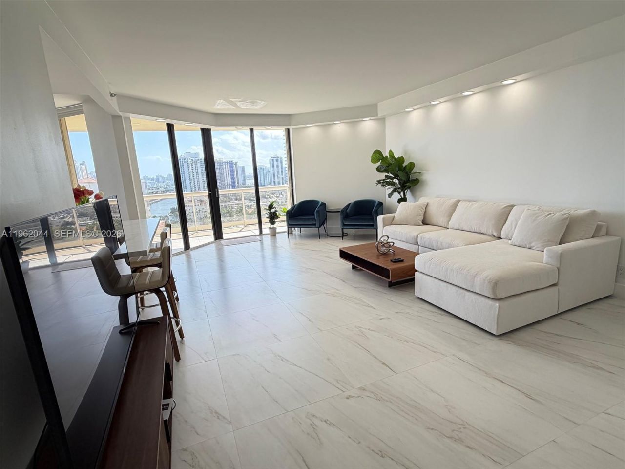 20191 E Country Club Dr, Unit 2009, Aventura, FL 33180 Photo