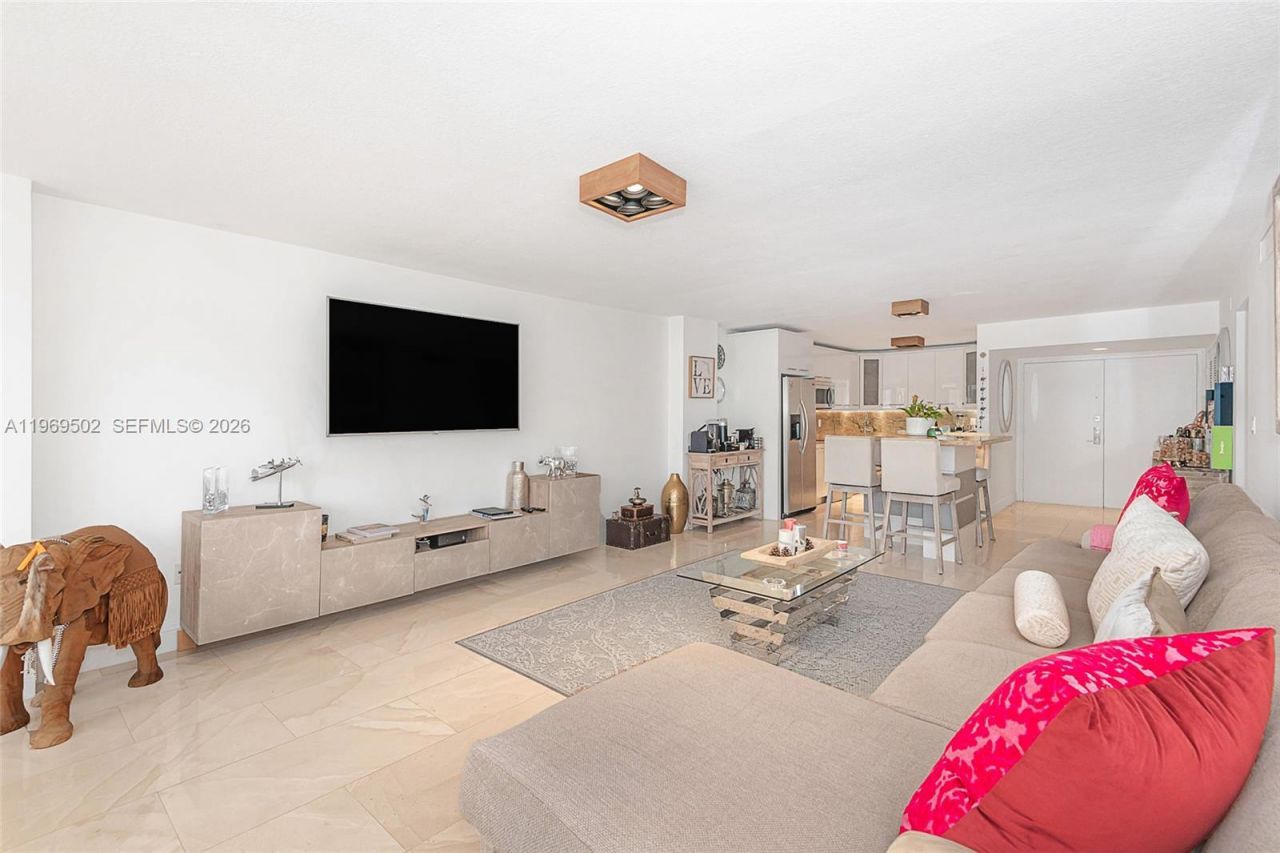 6423 Collins Ave , Unit 309, Miami Beach, FL 33141 Photo